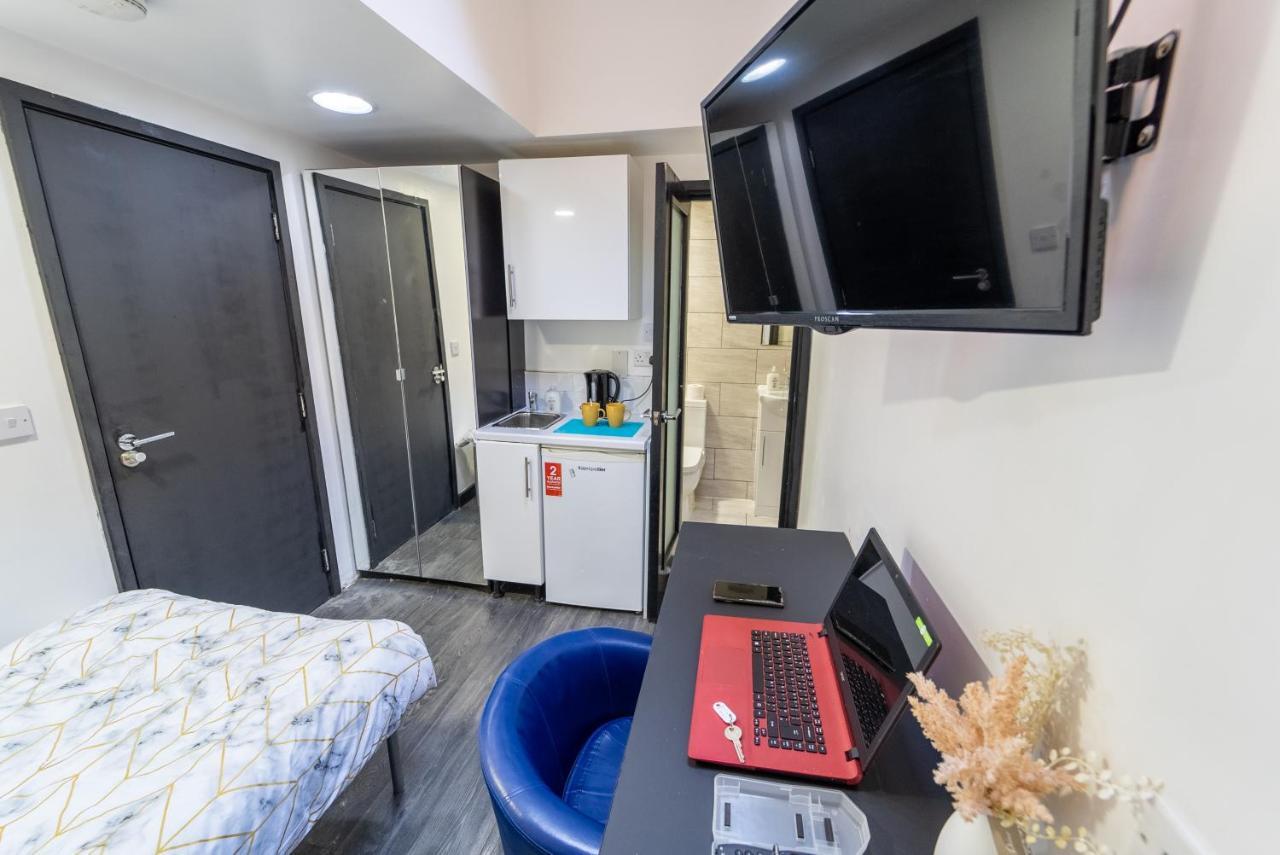 Stay Sa Equipped Studios Next To Uob And Qe! 버밍엄 외부 사진